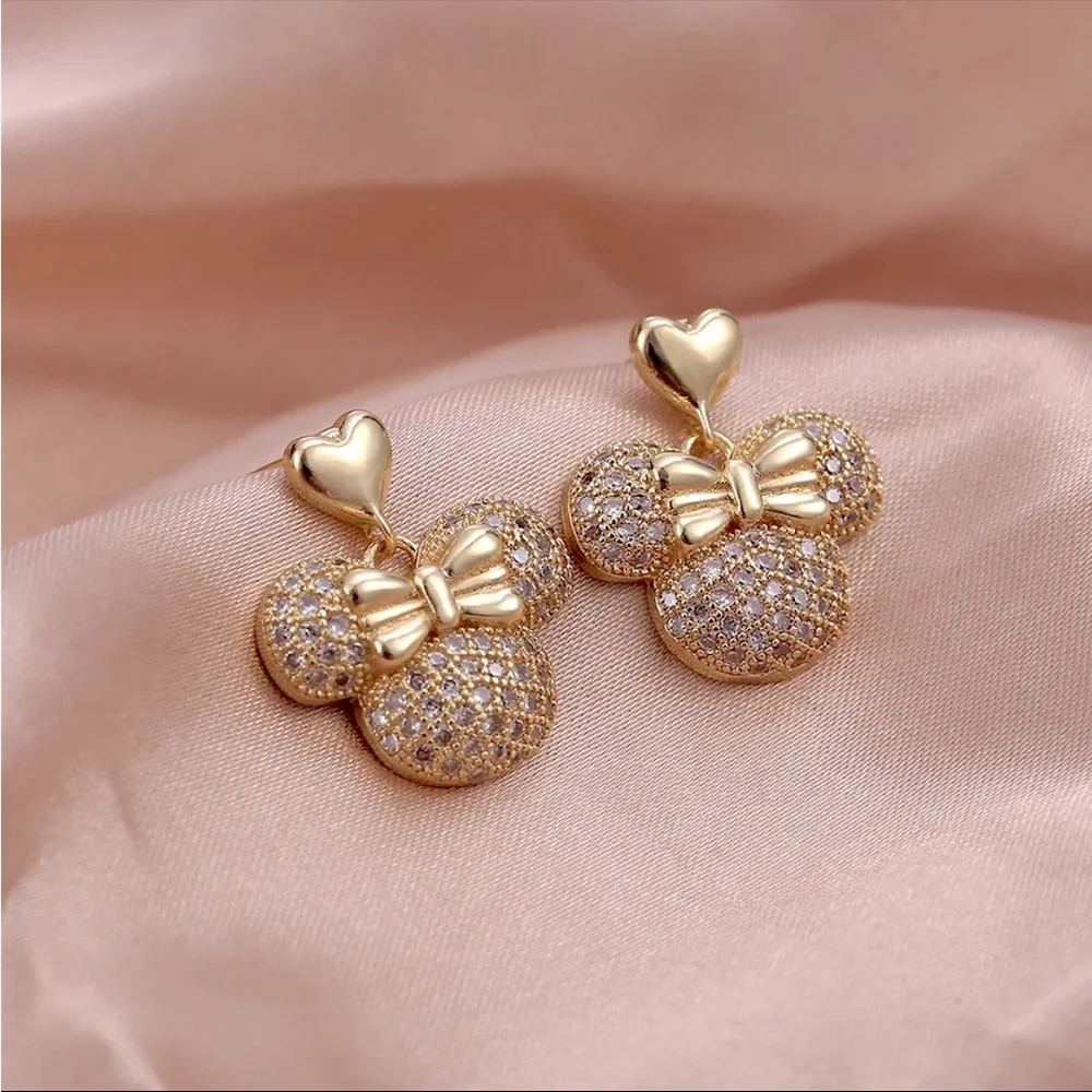 Minnie Mouse 90s Disney Cartoon Diamond 925 Sterling Silver Gold Stud Earrings - Picture 1 of 5